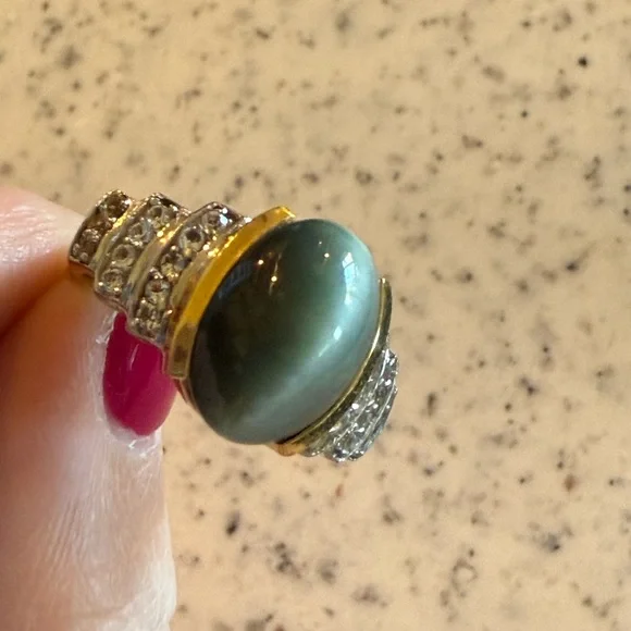 Vintage 925 Gold-Tone Sterling Ring Size 8 Green Cat’s Eye Cabochon - Picture 2 of 7
